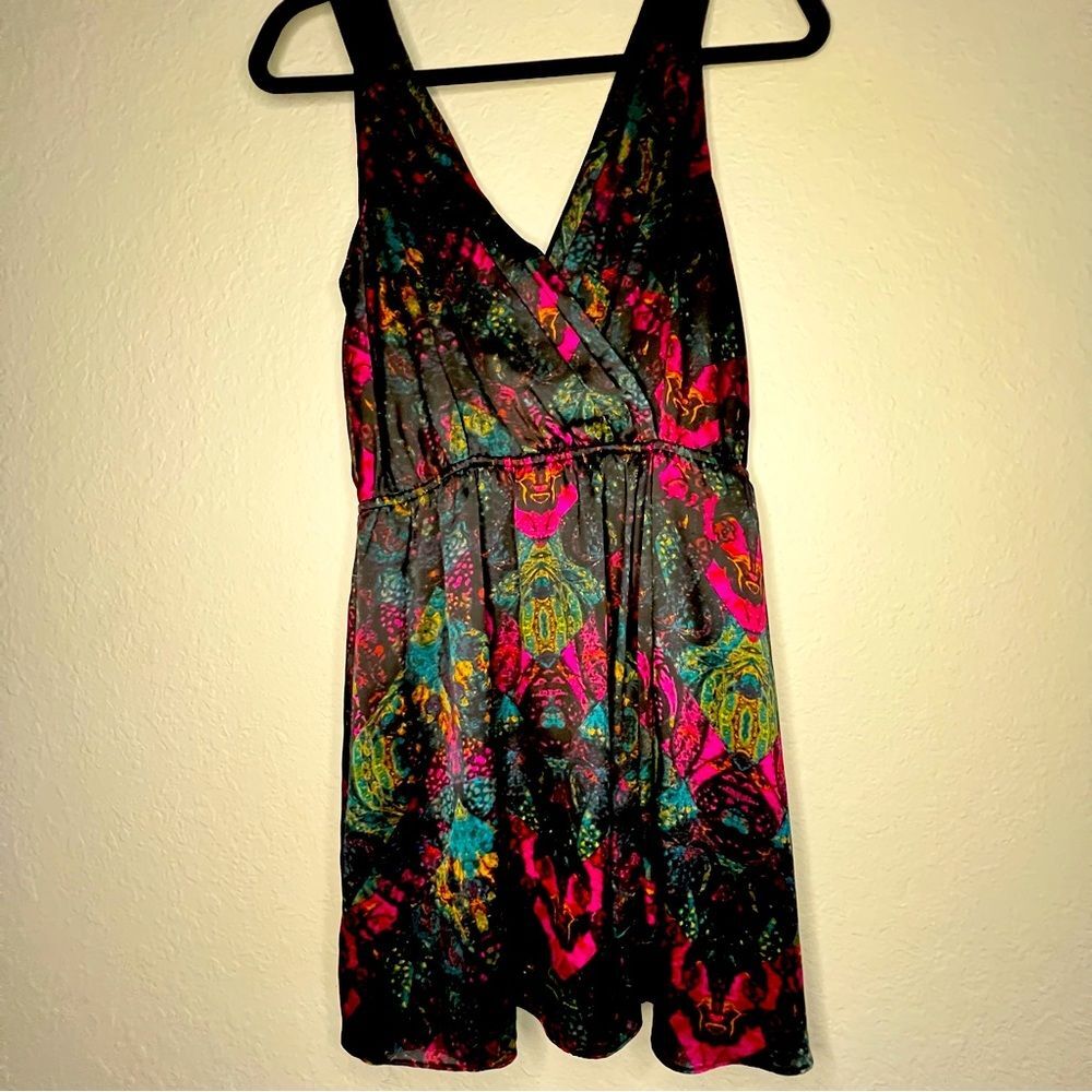 BCBGeneration faux wrap satin dress EUC 🌺small🌺